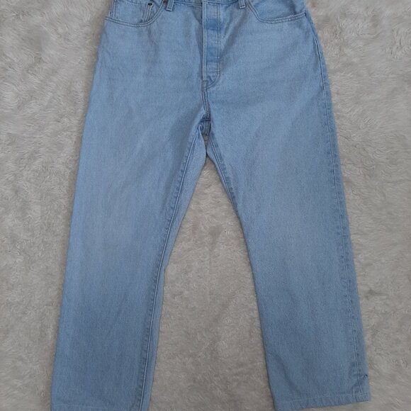 Vintage Levi's 501 Man's Blue Light Wash Fly Buttons Straight Legs Denim Jeans - Picture 3 of 11